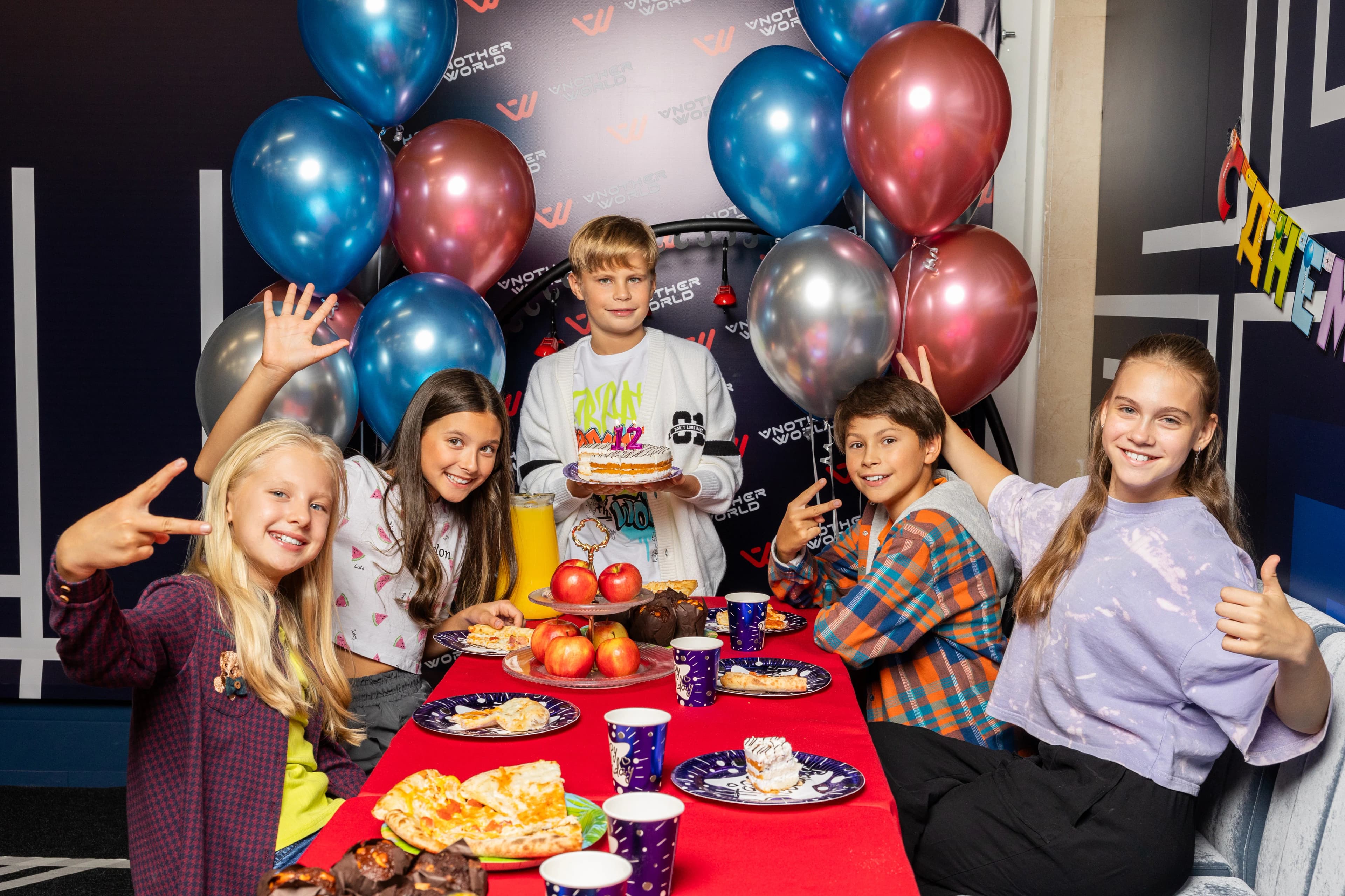 ВЫПУСКНОЙ В ПАРКЕ НЕРЕАЛЬНЫХ РАЗВЛЕЧЕНИЙ